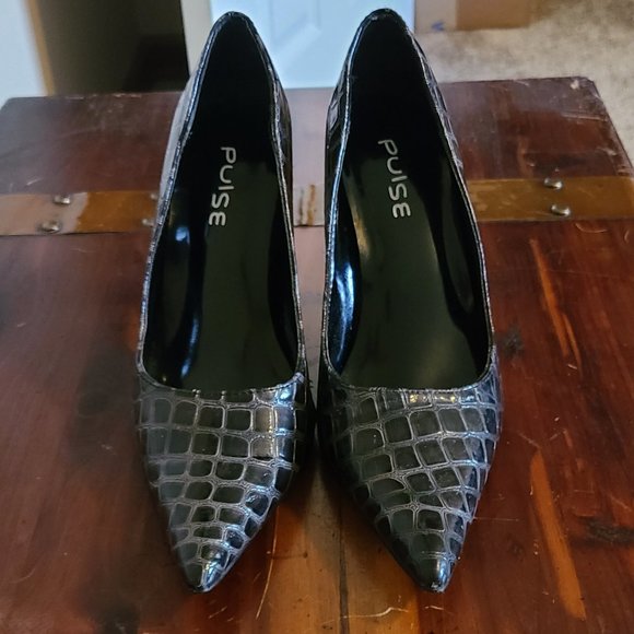 Pulse Shoes - Embossed Pointy Toe Black Pump